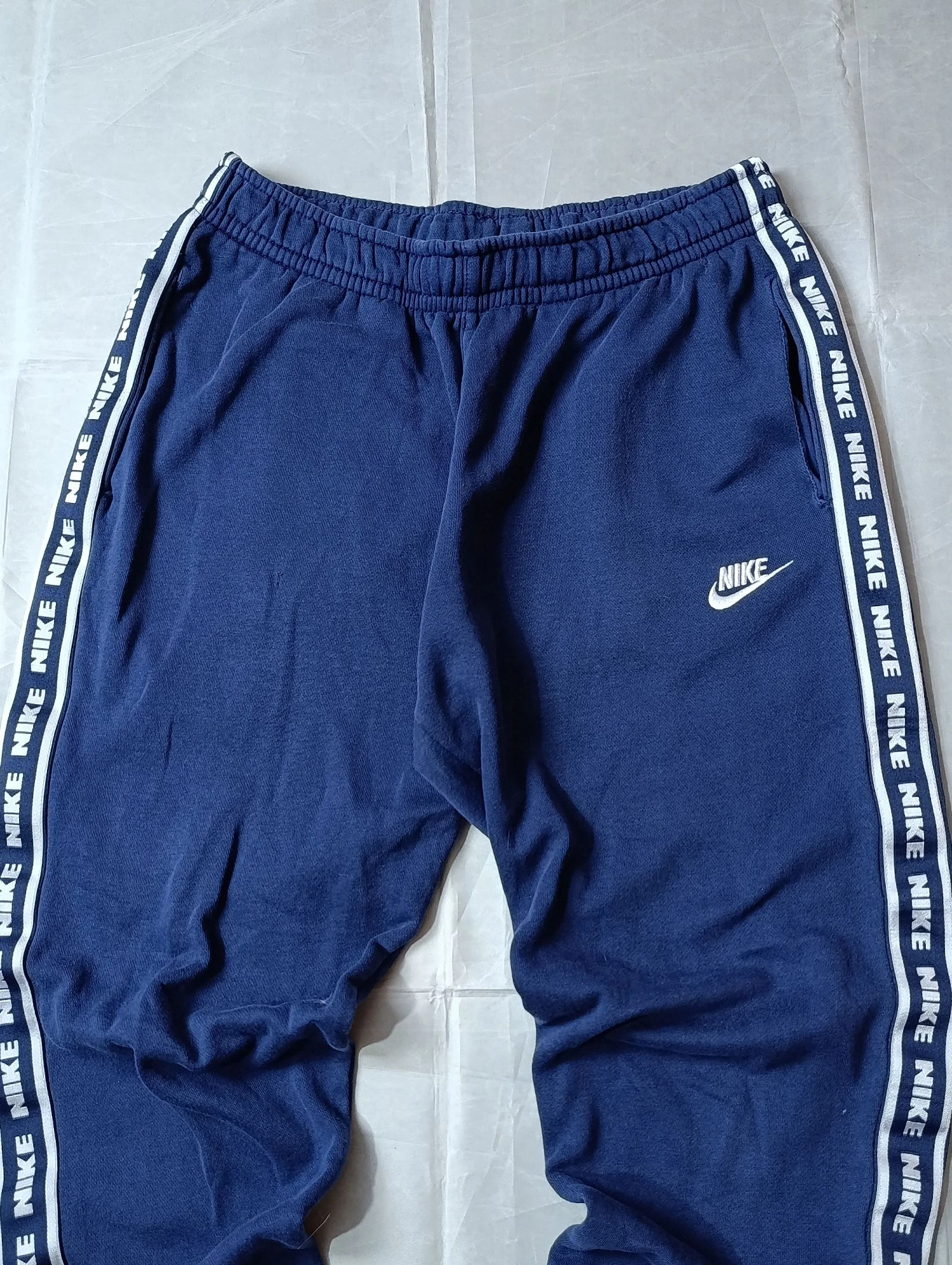 🔥 Pantalones de jogging azul marino de Nike con cinta lateral con logo repetido, ropa de calle vintage, ropa deportiva, talla M 🔥 – photo 2